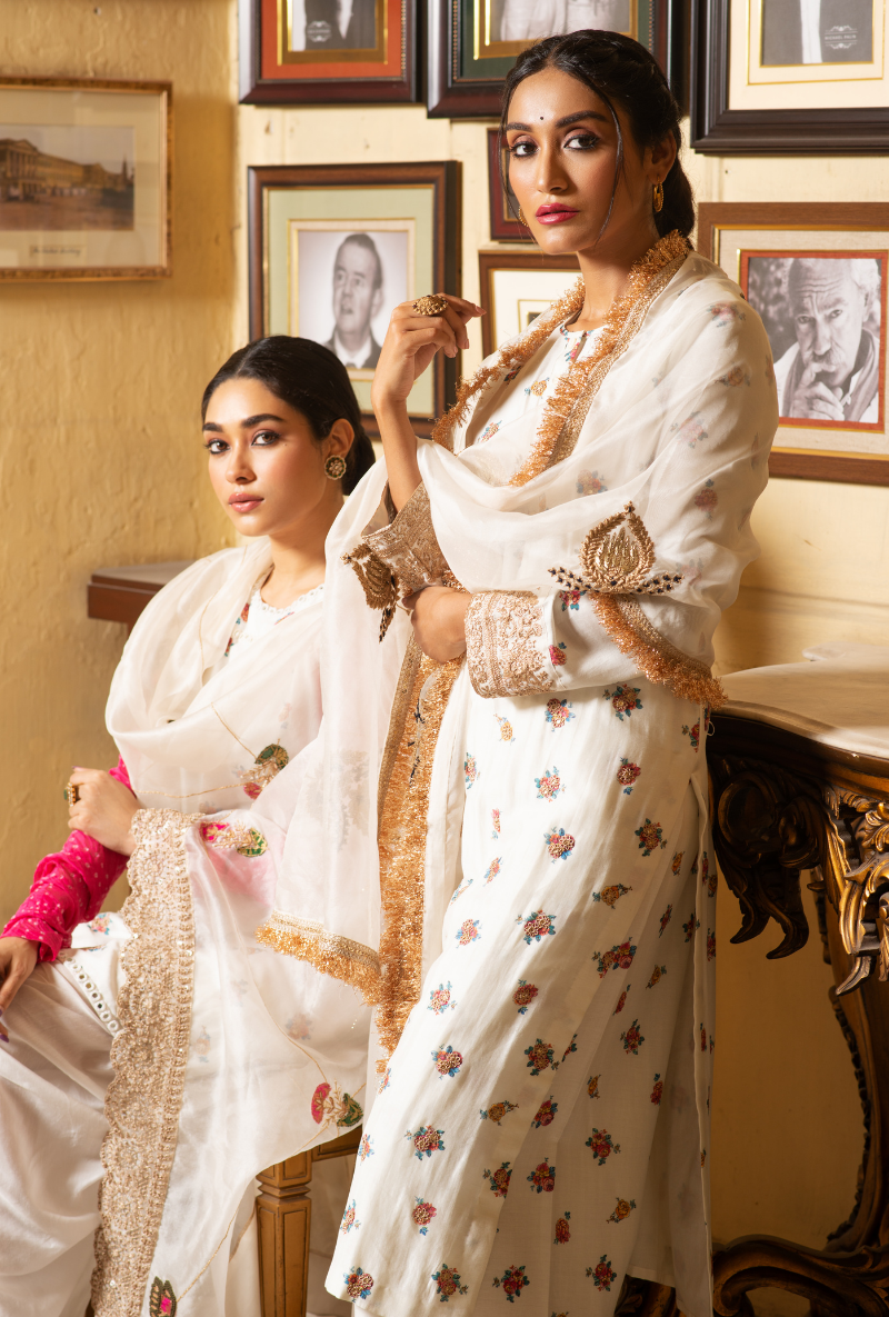 Hasti White Flower Kurta Set