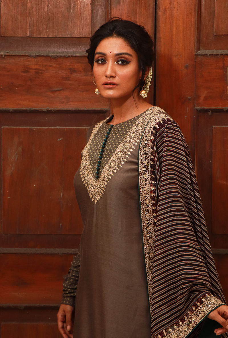 Gudiya Earth Grey Kurta Set