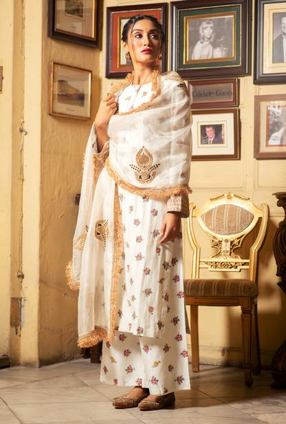 Hasti White Flower Kurta Set