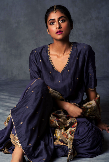 Chandni Dark Grey Kurta With Ivory Dupatta