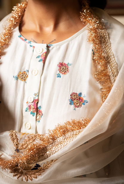 Hasti White Flower Kurta Set