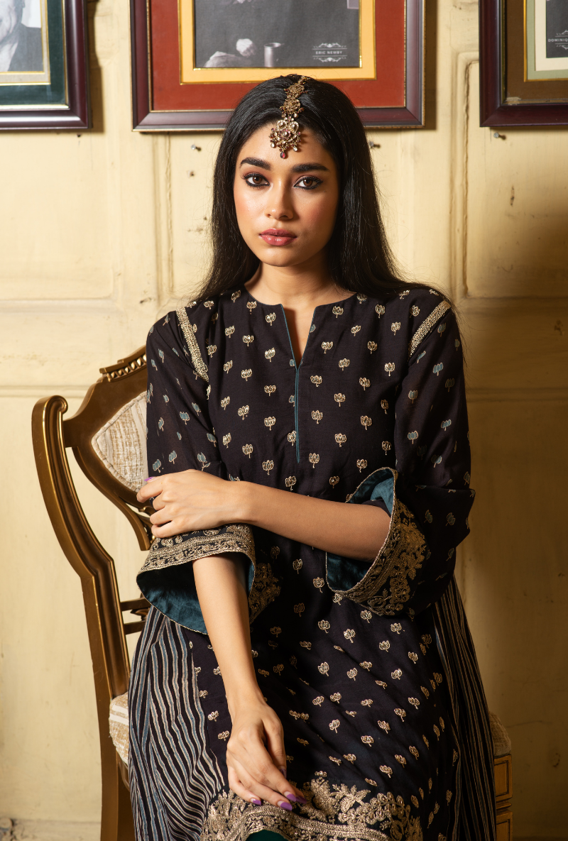 Hasti Turquoise Chogha Set