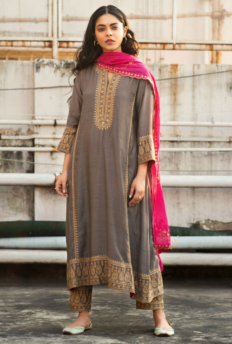 Sakhi Grey & Pink Chogha Set