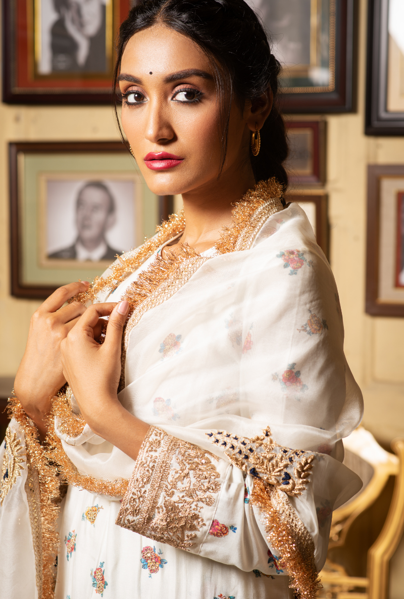Hasti White Flower Kurta Set