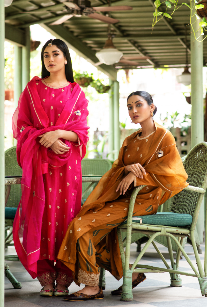 Hasti Evergreen Raspberry Buti Kurta Set
