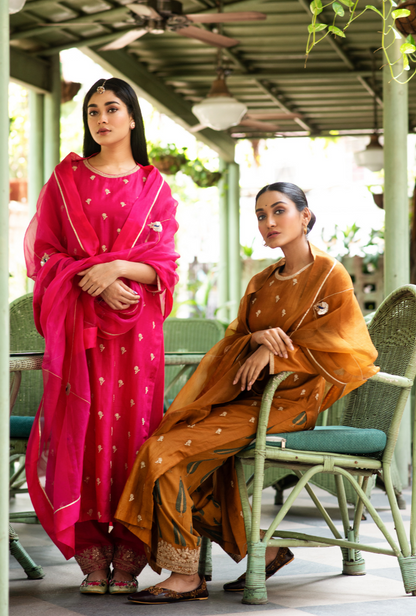 Hasti Evergreen Raspberry Buti Kurta Set