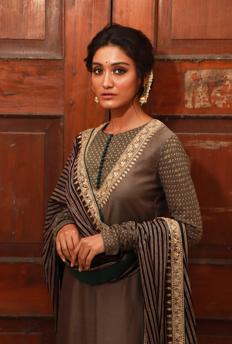 Gudiya Earth Grey Kurta Set