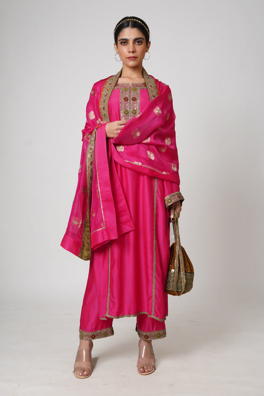 Hawayein Raspberry Straight Kurta Set